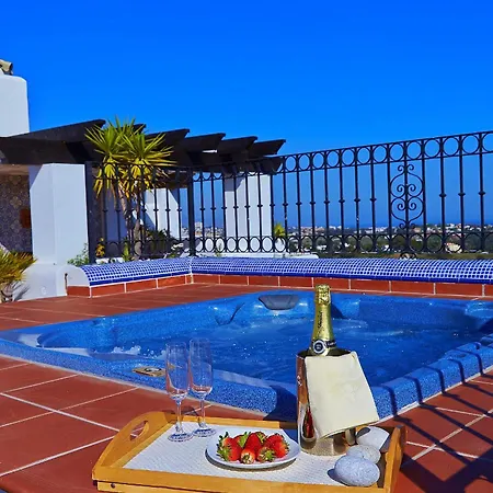 Penthouse In Benahavis With Terrace And Jacuzzi * Estepona