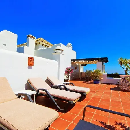 Penthouse In Benahavis With Terrace And Jacuzzi Apartment