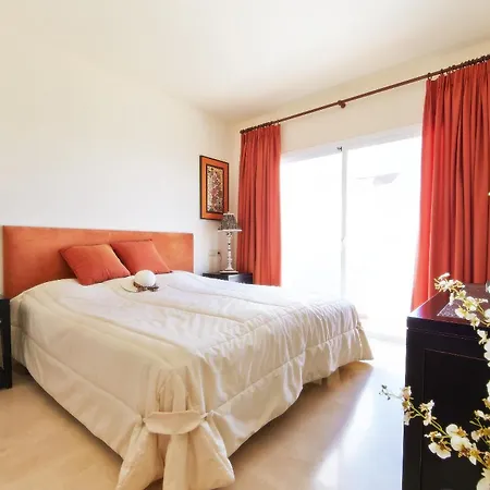 Penthouse In Benahavis With Terrace And Jacuzzi Estepona